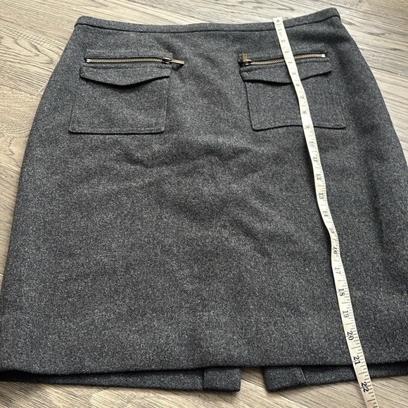 J.Crew | The Perfect Pencil Skirt in Grey / 70% Wool with Zipper Pockets Size 6 - Picture 7 of 11
